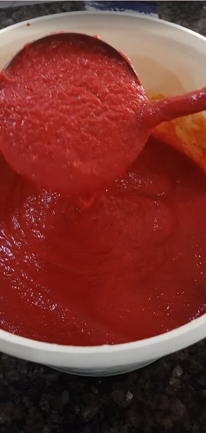 Molho de tomate preparado pela Pizzaria Fornalha