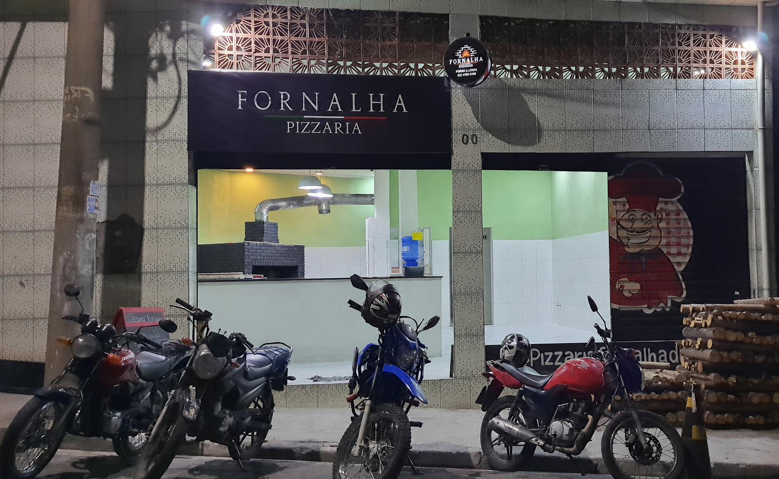 Fachada real da Pizzaria Fornalha em Vila Romanópolis